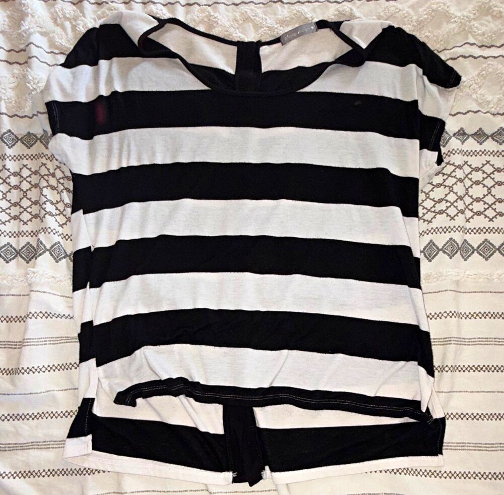 Olive & Oak Black White Striped Knit Round Neck Button Back Tee Women’s L
